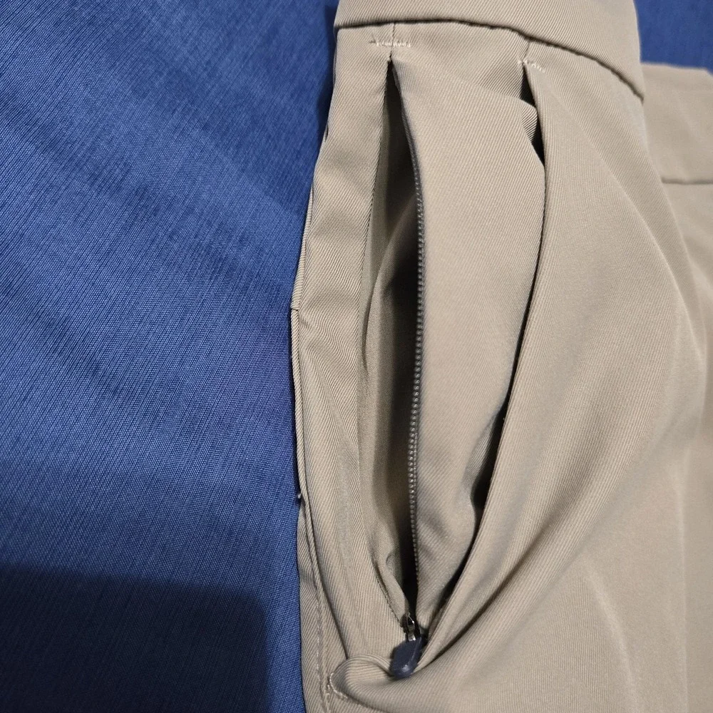 32 Degrees COOL Shorts Mens 40 Beige Stretch Performance‎ Athletic Zip Pockets
